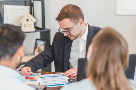 Jaké náležitosti má mít smlouva o zprostředkování prodeje nemovitosti