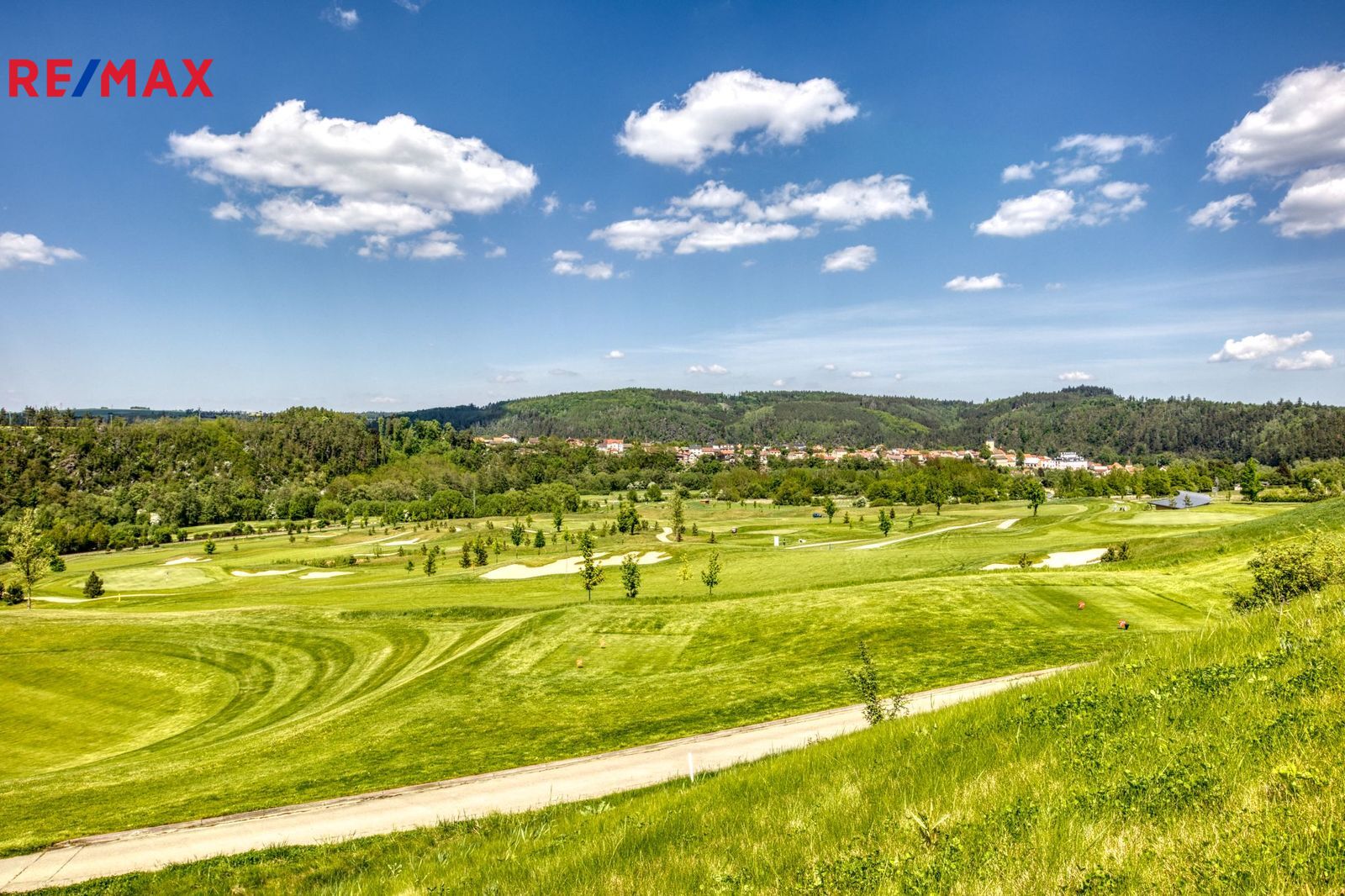 Pohled na golfové hřiště