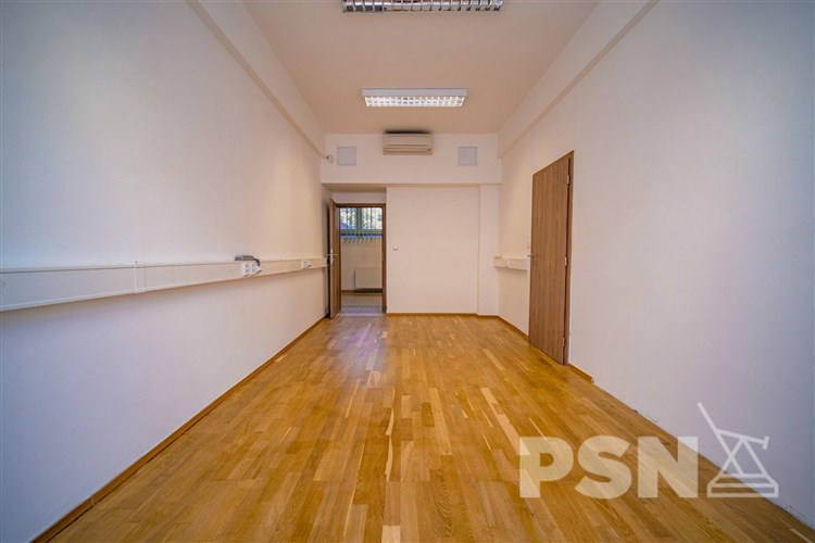 Kanceláře 20m2 až 120m2 s možností parkování v centru Hradce Králové