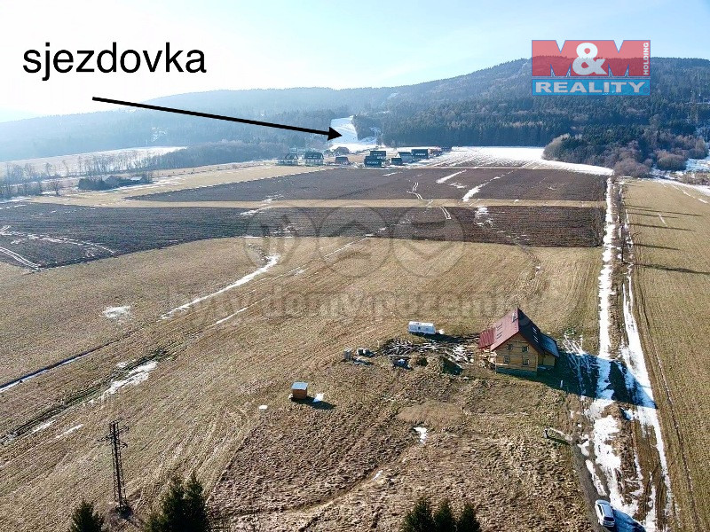 Pozemek ÄŚV MlĂ˝nickĂ˝ DvĹŻr Dron.jpg