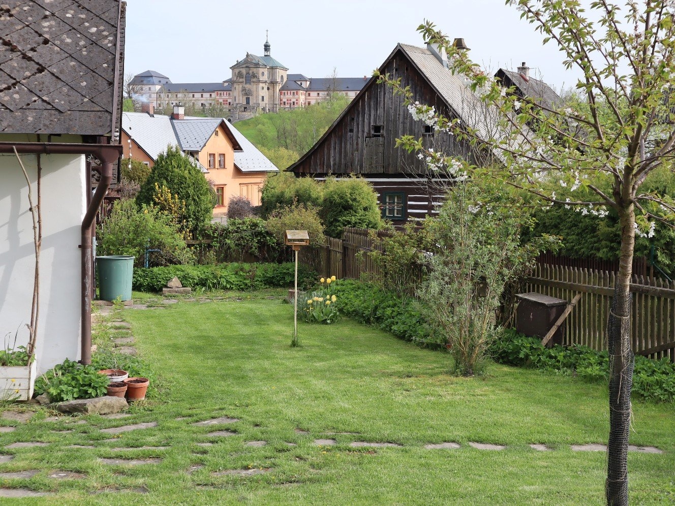 předzahrádka s hospitalem