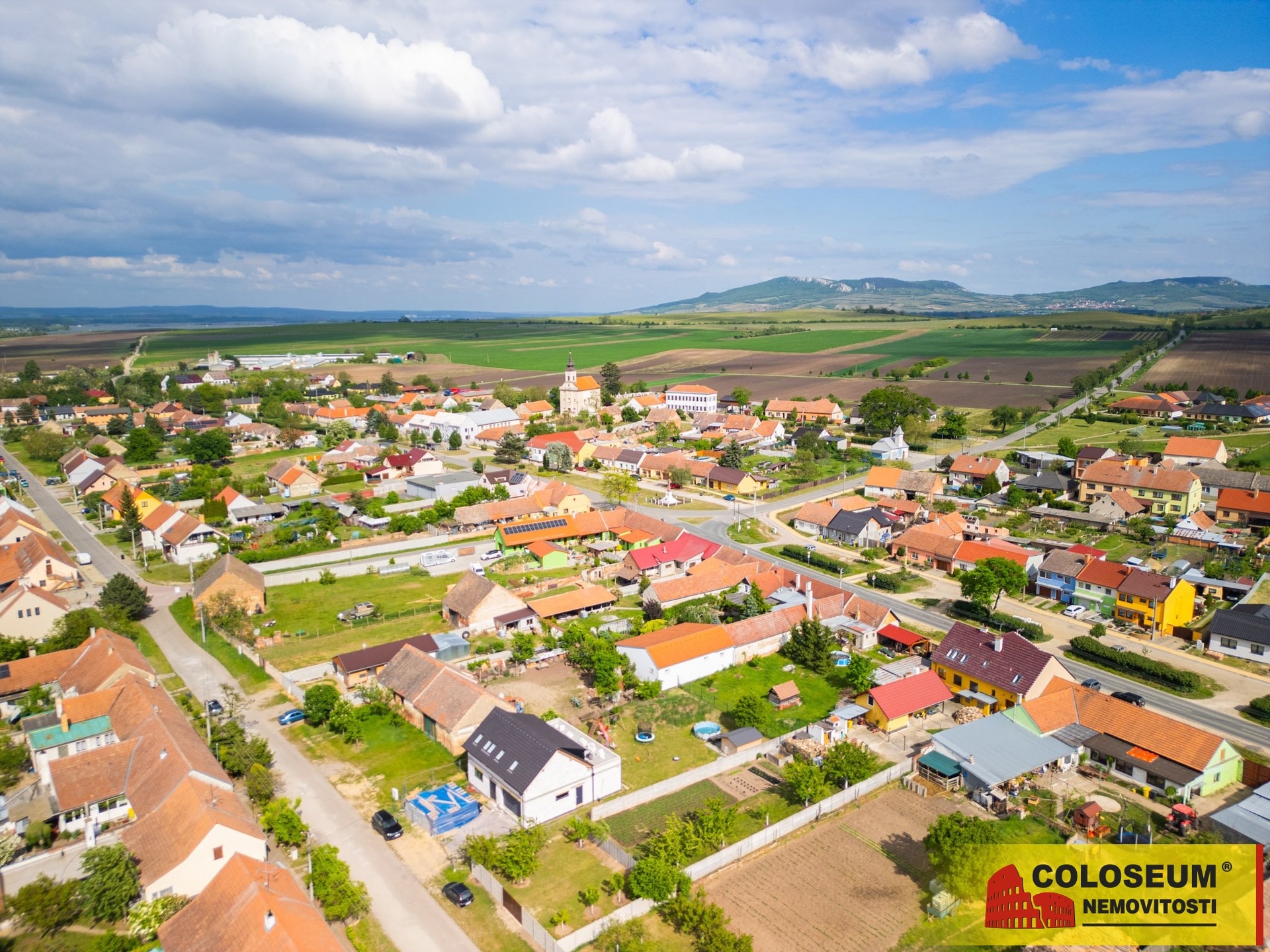 Pohled z dronu na okolí - Brod nad Dyjí - prodej rodinného domu