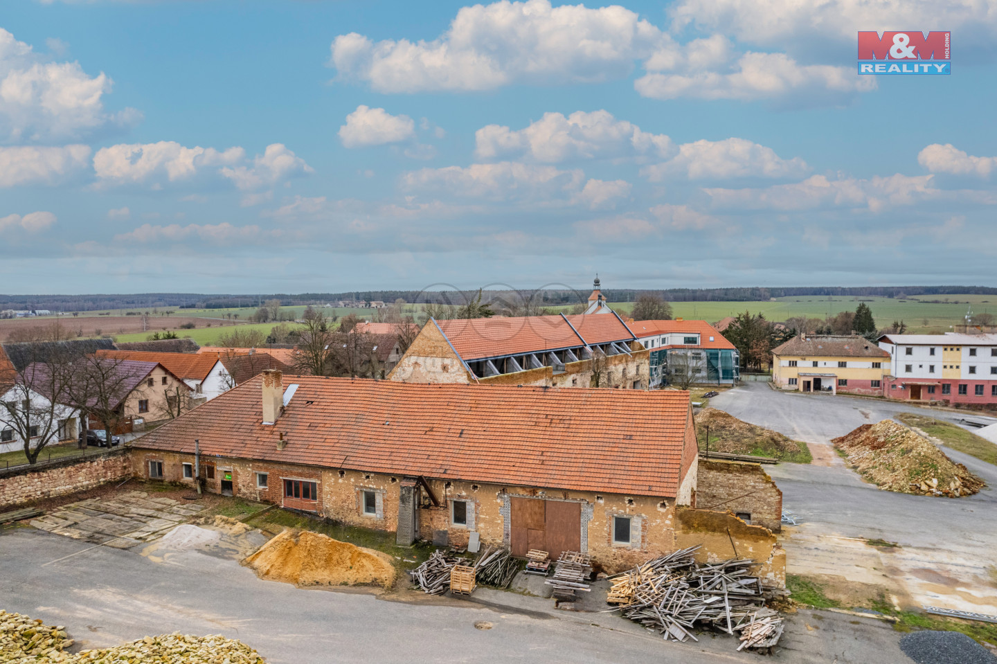 Prodej ostatnĂ­, 9000 mÂ˛, LiĹˇany, ul. PraĹľskĂˇ