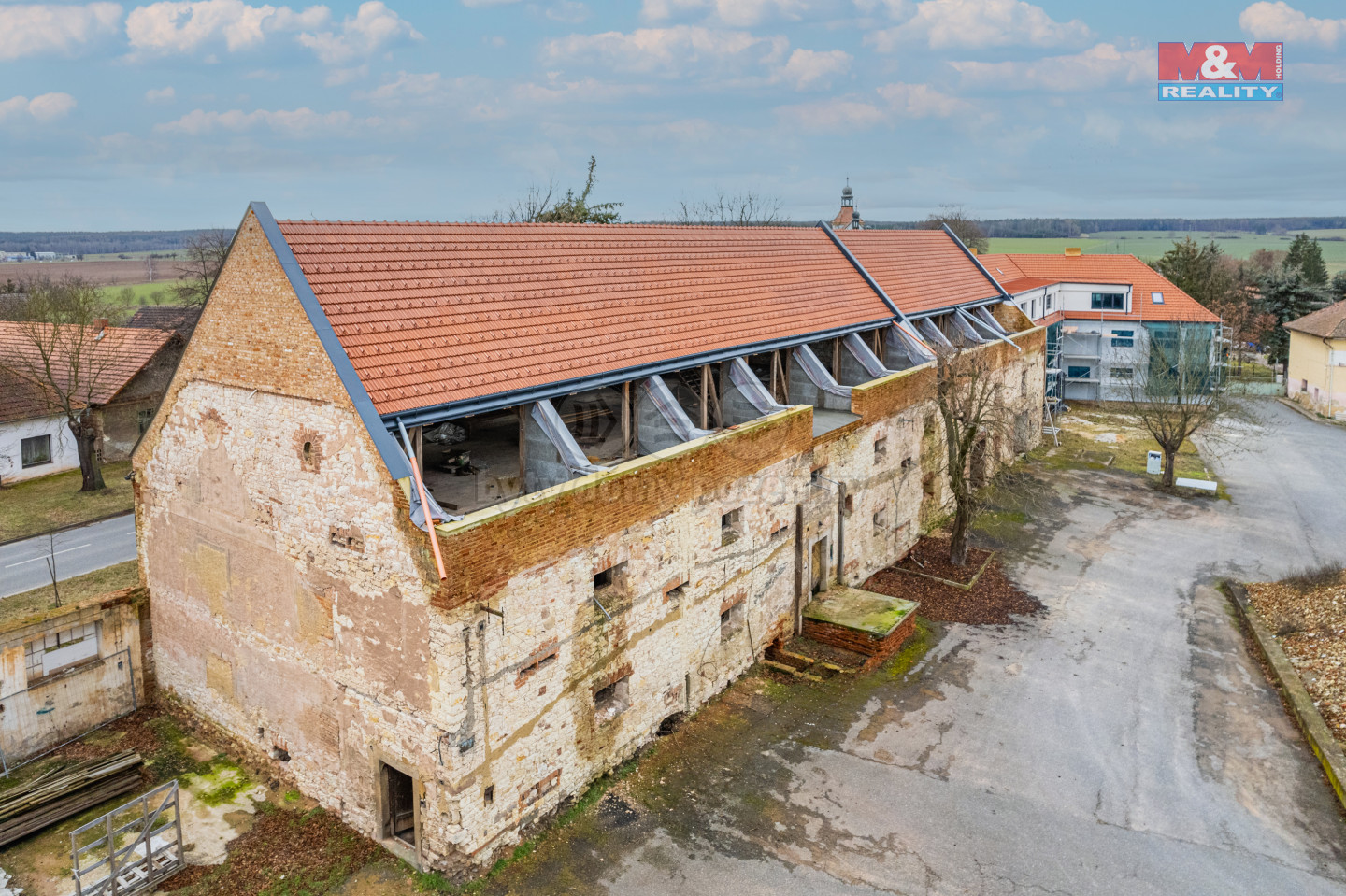 Prodej ostatnĂ­, 9000 mÂ˛, LiĹˇany, ul. PraĹľskĂˇ