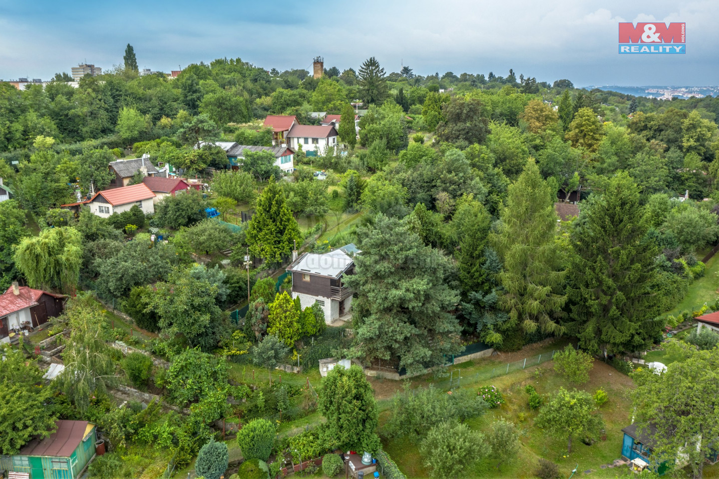 Pohled na chatu a okolĂ­