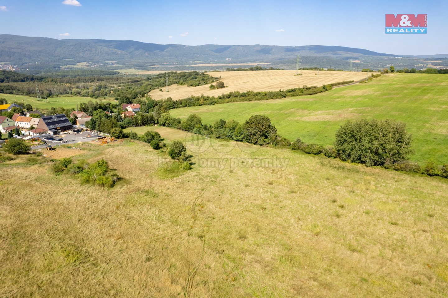 Pohled na pozemek.