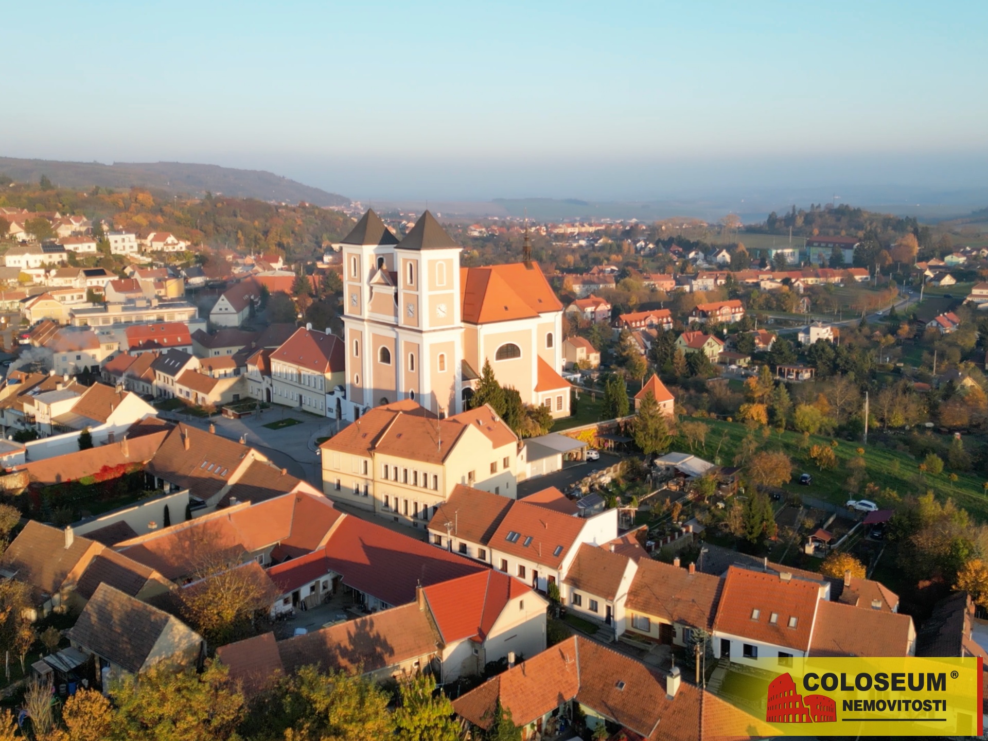 Sivice - prodej pozemku, pohled z dronu na Kostel Nanebevzetí Panny Marie