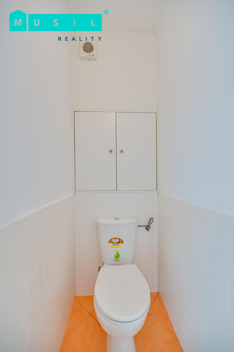 hdr wc.jpg