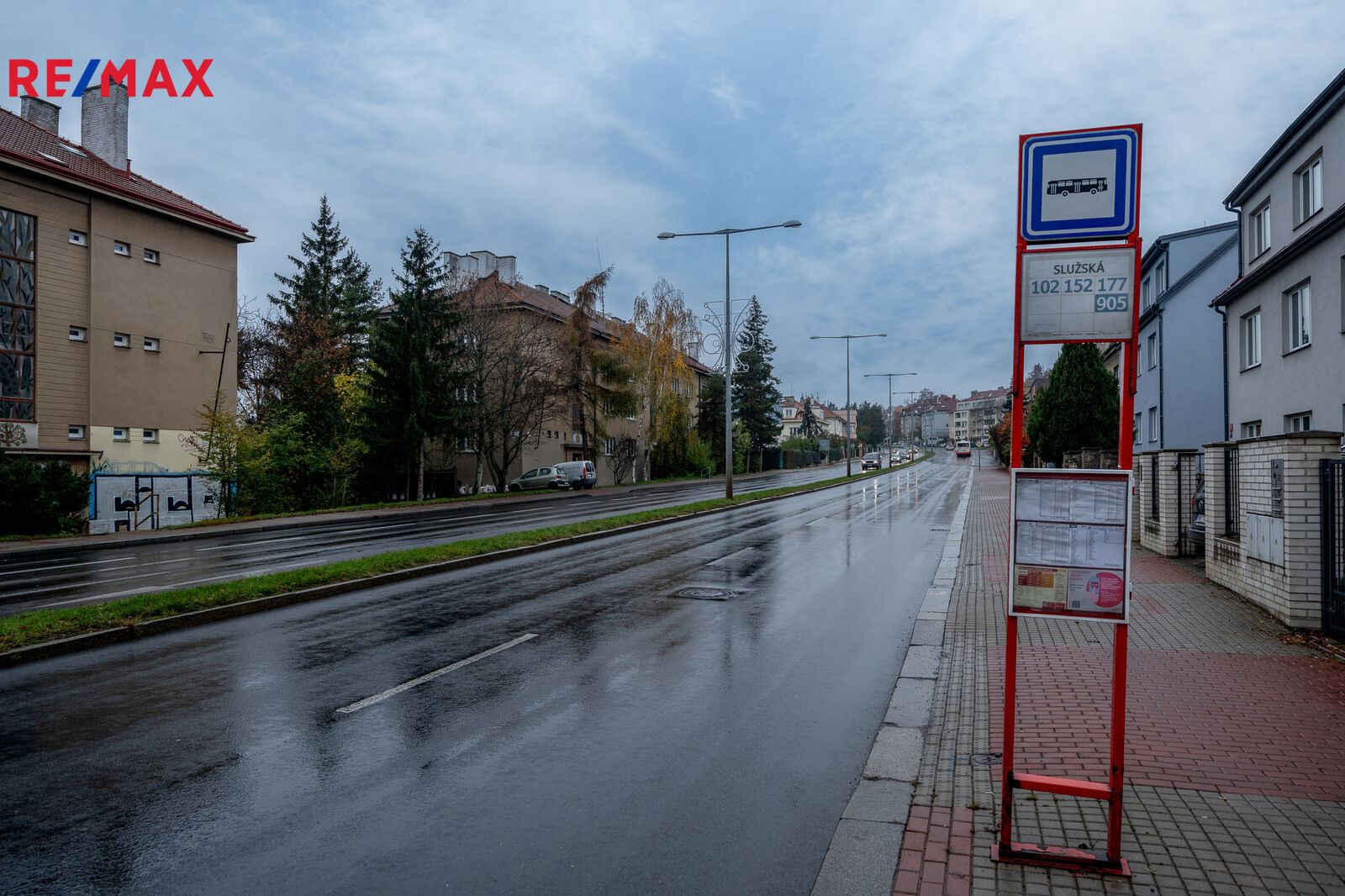 Bus a metro hned dostupné