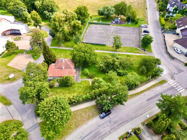 Rodinný dům s velkým pozemkem v Třebíči, Nehradově (POHLED Z DRONU)