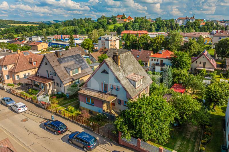 RD - Benešov - prodej zajímavého rodinného domu