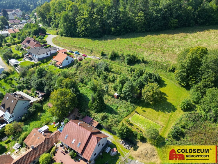 Pohled z výšky - Křtiny - prodej - stavební parcela – výměra 691 m2