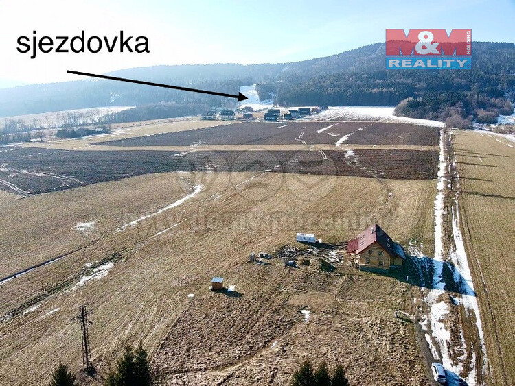 Pozemek ÄŚV MlĂ˝nickĂ˝ DvĹŻr Dron.jpg