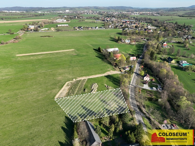 Pohled z dronu na pozemek - Staré Město - prodej pozemku