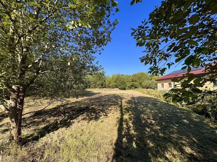 Komerční stavební pozemek v Jihlavě (POHLED Z PŘILEHLÉ KOMUNIKACE)