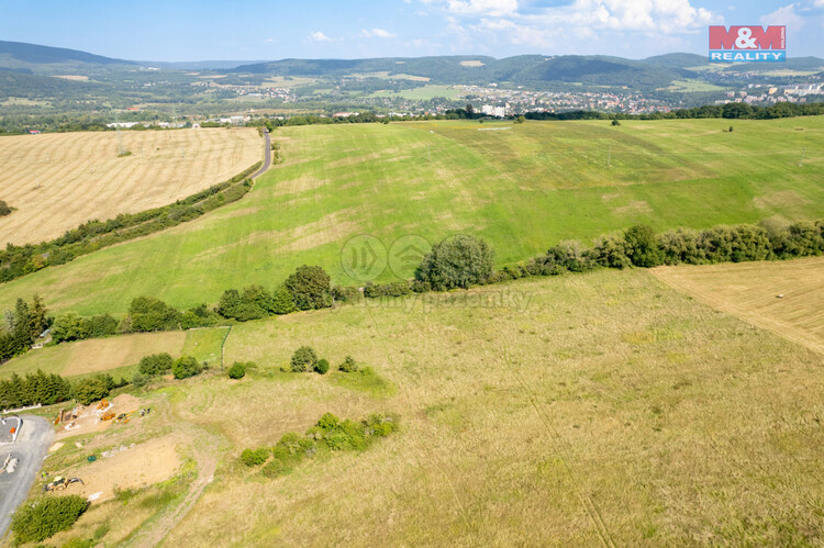 Pohled na pozemek.