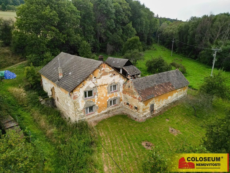 Pohled z dronu – Zbraslavec, prodej rodinného domu