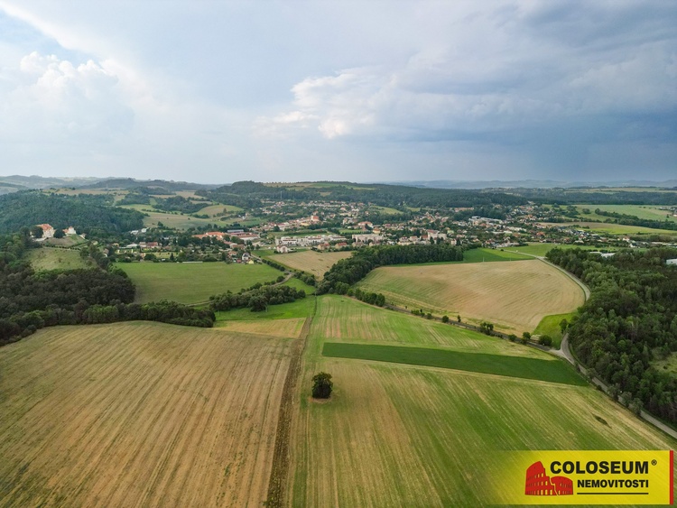 Pohled z dronu – Zbraslavec, prodej rodinného domu