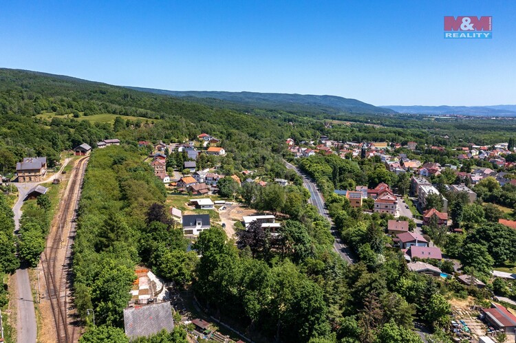 Pohled na okolĂ­ pozemku