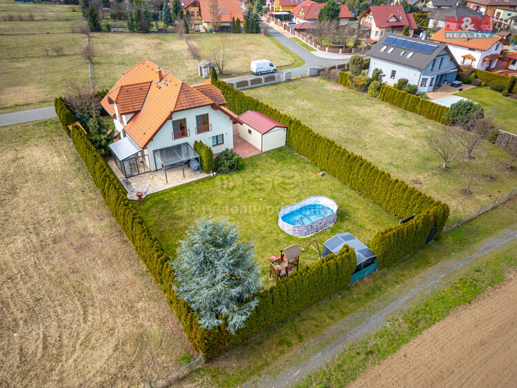 Prodej rodinnĂ©ho domu, 230 mÂ˛, KĹ™enice, ul. OkruĹľnĂ­