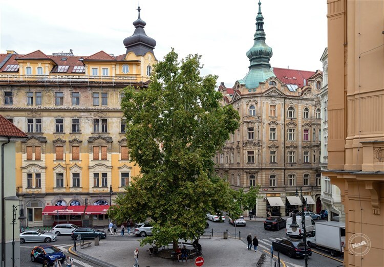 Při pohledu z okna víte kde se nacházíte. Skutečné historické centrum města se všemi příběhy a geniem loci hned za okny.