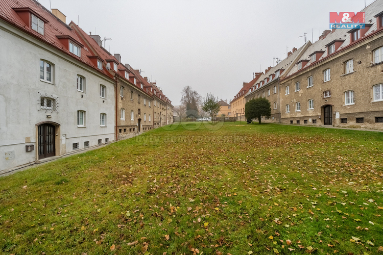 Pozemek pĹ™ed domem