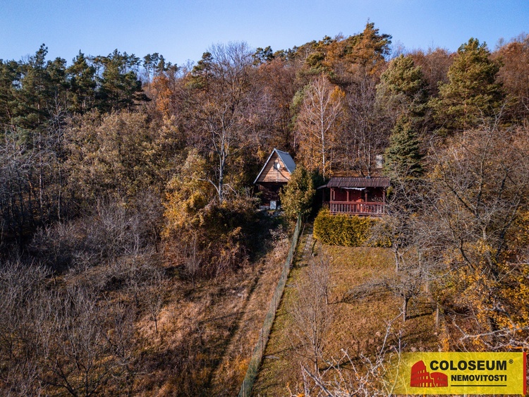 Pohled z dronu na chatu - Žarošice- -prodej chaty