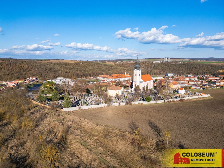 Pohled z dronu na okolí - Oslavany - prodej pozemku