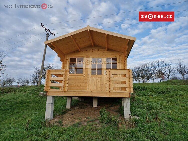 Zahradní domek se zahradou 940 m2 v Kunovicích, oblast Stará Hora