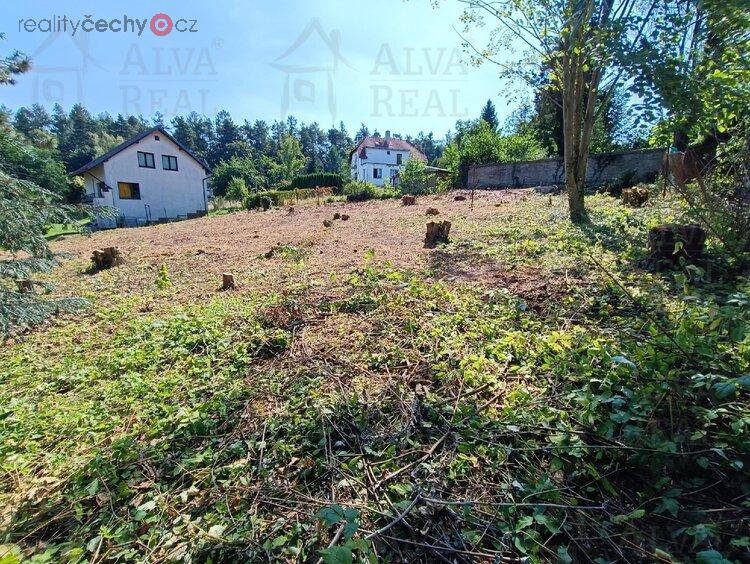 Nabízíme k prodeji stavební pozemek o výměře 1134 m3 v obci Louňovice.