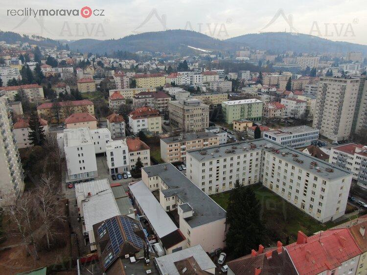 Prodej 3 podlažní historické budovy IRIS s možností rozšíření podnikání na pozemku 742 m2 ve městě Zlín na ulici Ševcovská.