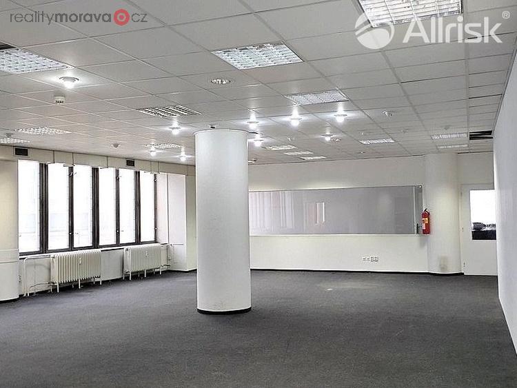 Pronájem obchodní, nebytové  prostory, 305 m2 - Brno