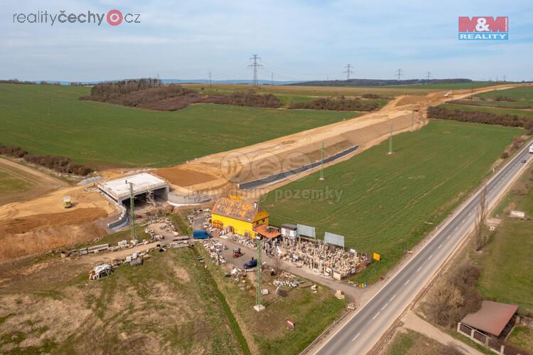 Prodej historické zámecké sýpky s pozemkem, 250 m2, Zalužany