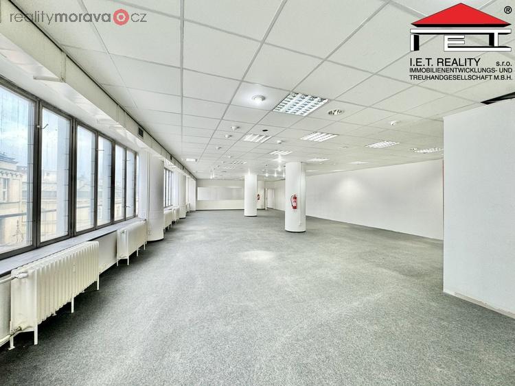 Pronájem obchodních prostor 305 m2 v OD Centrum