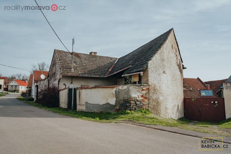 Prodej RD na rekonstrukci v obci Kuřimské Jestřabí, Brno-venkov