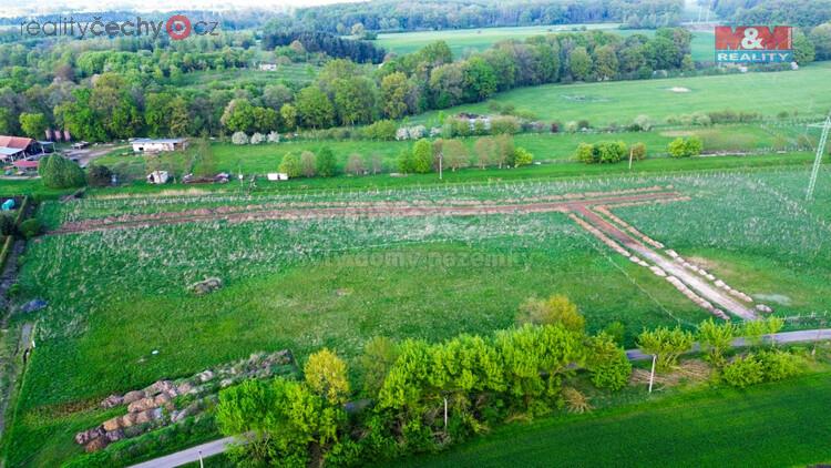 Prodej pozemku k bydlení, 1105 m2, Valy