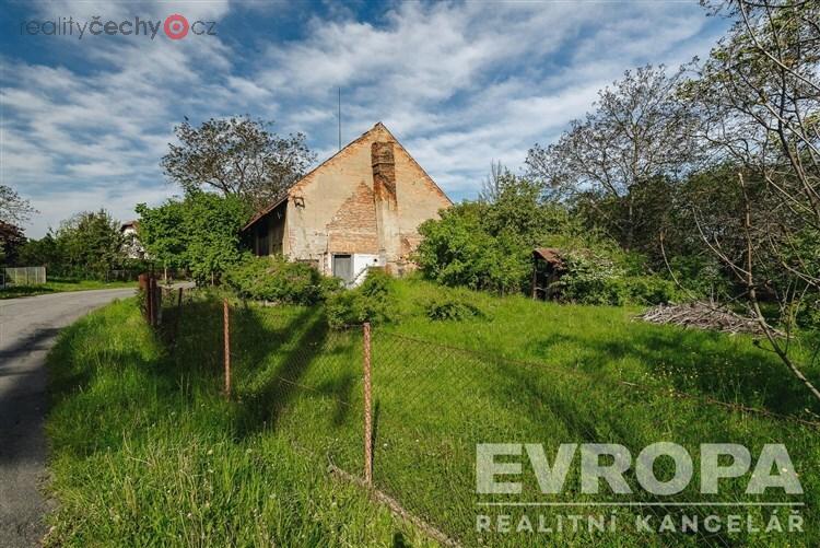 REZERVACE - Prodej stavebního pozemku o velikosti 1043 m2 s možností rozdělení na dvě stavební parcely v městě Holice v Čechách