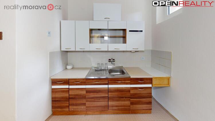 Byt-1kk-Hulin-Kitchen.jpg