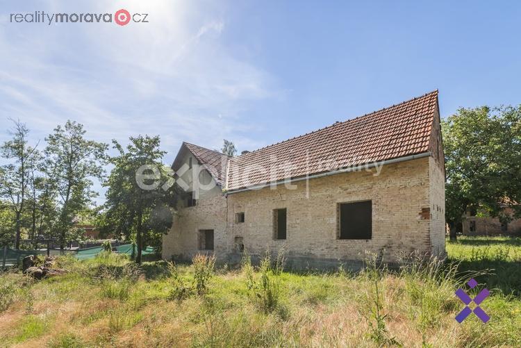 Prodej pozemku 2 226 m2 s hrubou stavbou dvou domů 300 m2 - Studénka, Butovice, okres Nový Jičín