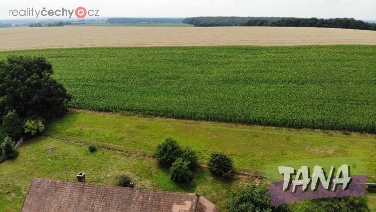 Zemědělské pozemky v obci Údrnice v blízkosti měst Jičín a Kopidlno