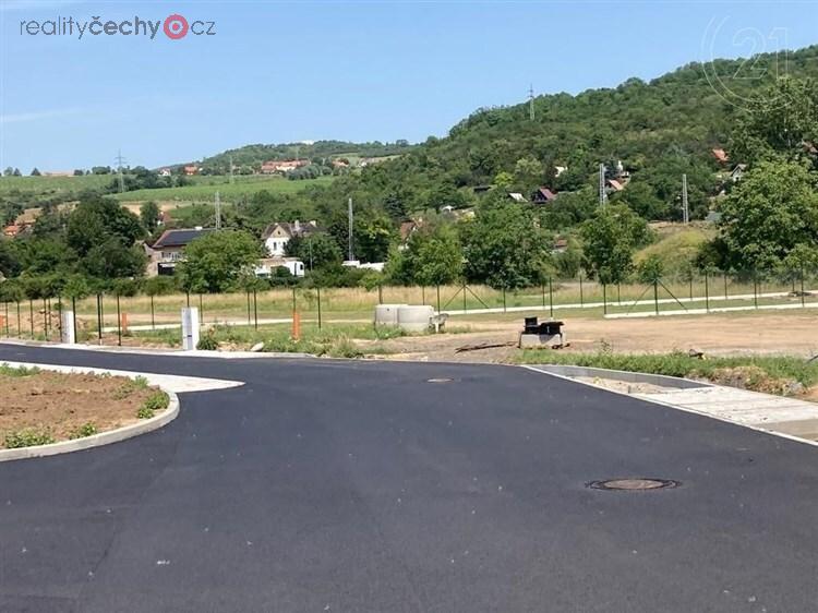 Krásný stavební pozemek 1000 m2, Píšťany u Lovosic