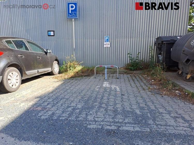 Prodej venkovního garážového stání, Brno - Líšeň, ul. Sedláčkova, 17 m2