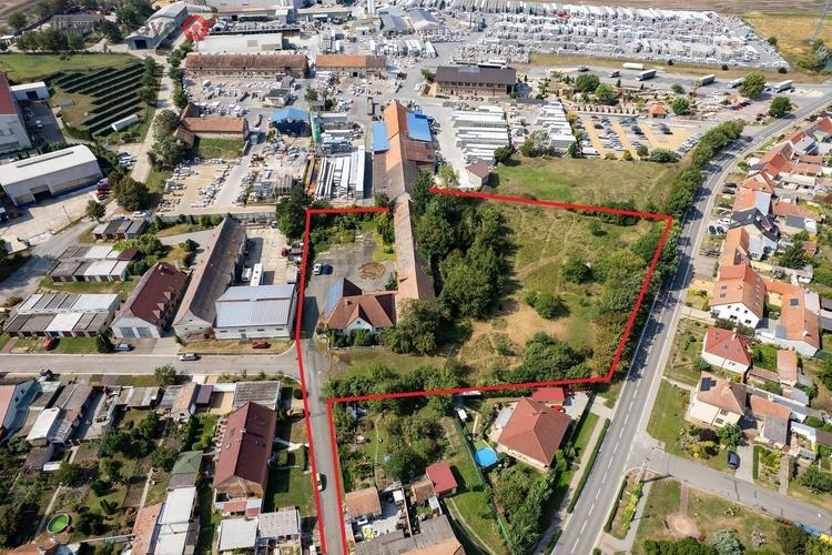 Prodej rodinného domu 180 m2, pozemek 9292 m2