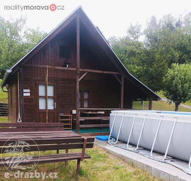 Rekreační chata (cca 46 m2), pozemek (576 m2), Hluk, okr. Uherské Hradiště