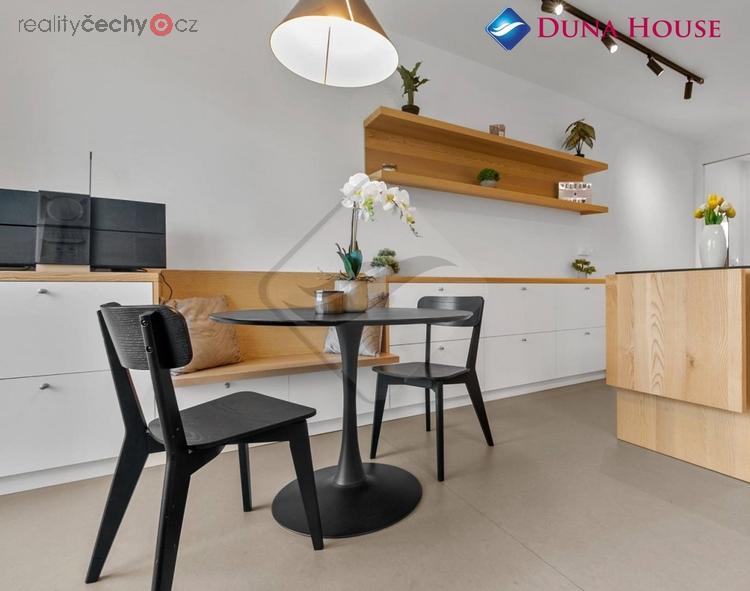 Prodej bytu 2+kk/balkon, Kardousova, Praha10 - Horní Měcholupy