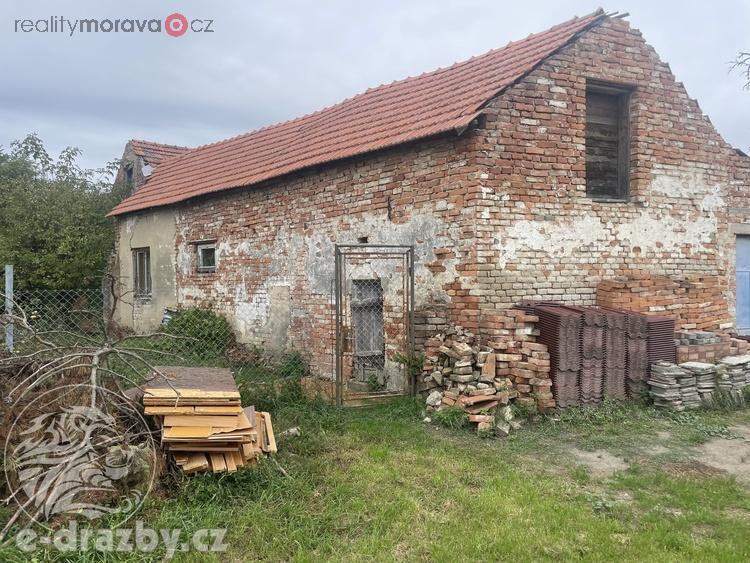 Rodinný dům, podíl  1/4, Suchohrdly u Miroslavi, okres Znojmo