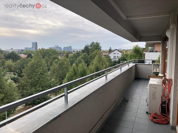 Pronájem kompletně zařízeného bytu 5+kk o velikosti 129 m2 s lodžii a balkónem